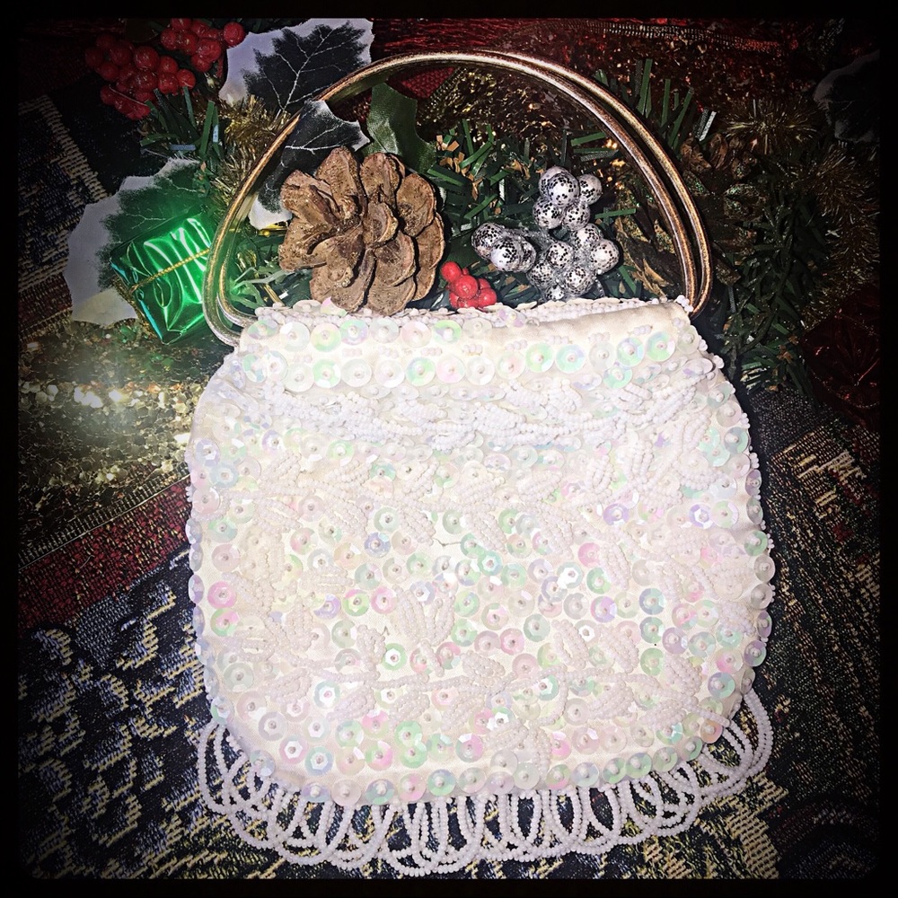 NEW!!  HAND-MADE BEADED AND SEQUIN EVENING BAG!!